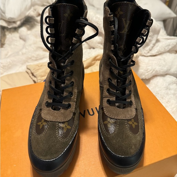 Laureate Platform Desert Boot - Picture 2 of 4